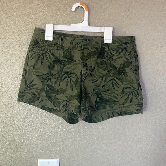 Old Navy tropical leaf print shorts size 4 - Picture 1 of 5